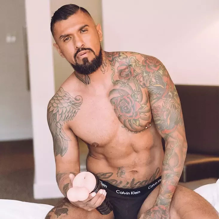 Fleshlight Fleshsack Intimate Machine su anatominiu dizainu, juodas