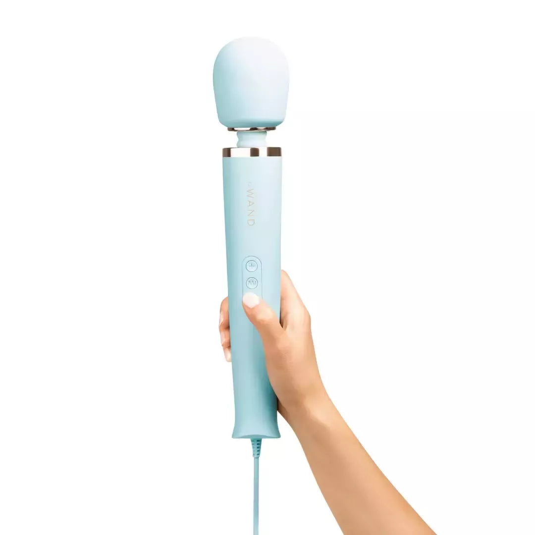 Le Wand Plug-In Massager Sky Blue – galingas klasikinis vibruojantis prietaisas
