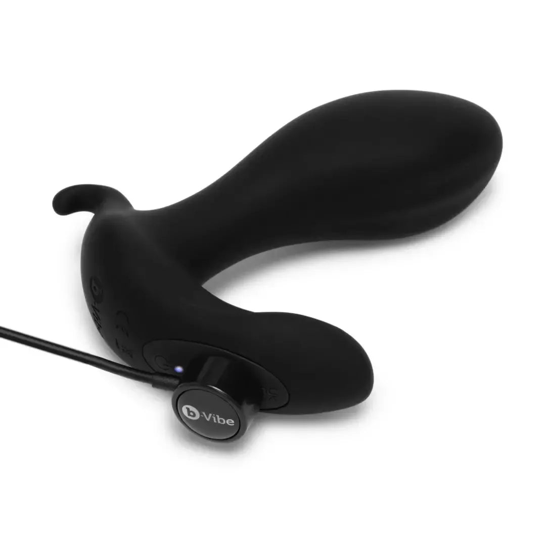 b-Vibe Expand Plug nuotoliniu būdu valdomas lankstus analinis žaislas, juodas