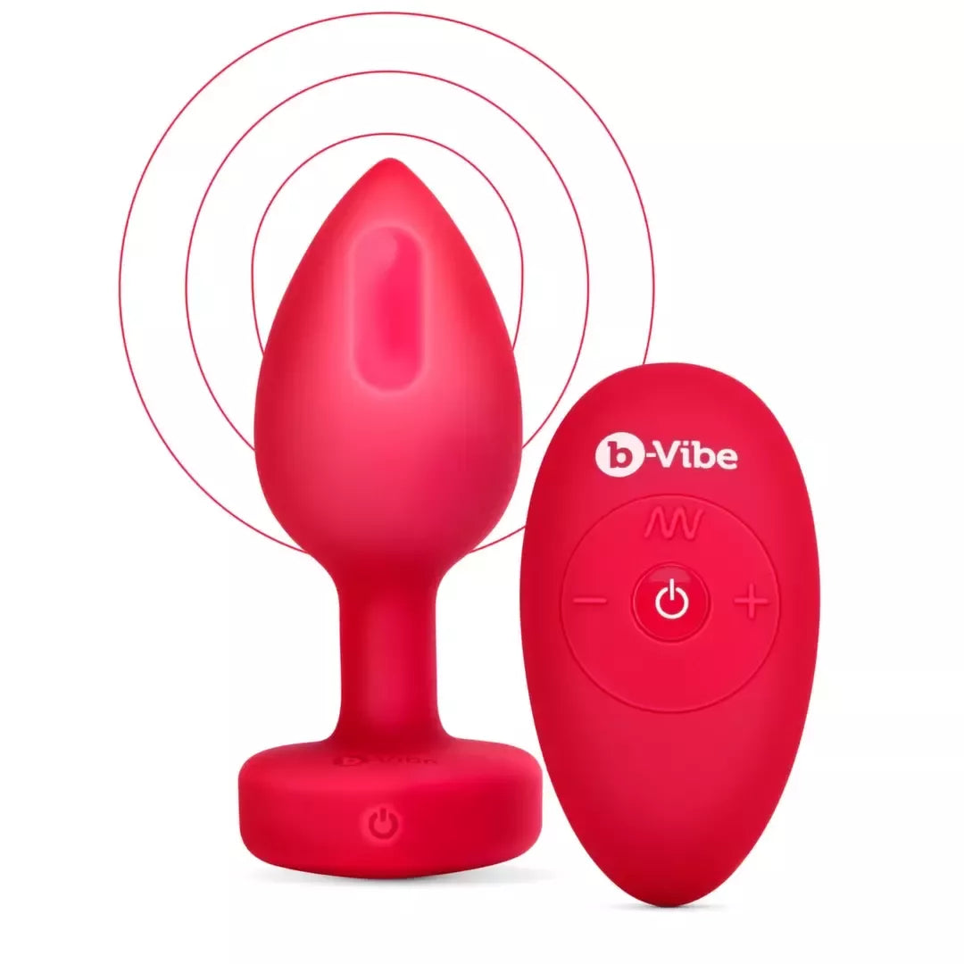 b-Vibe Heart Vibrating Remote Plug M/L raudonas – 15 režimų, silikoninis, USB