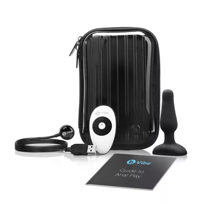 b-Vibe Novice Plug Black – kompaktiškas įkraunamas silikoninis modelis su nuotolinio valdymo pultu