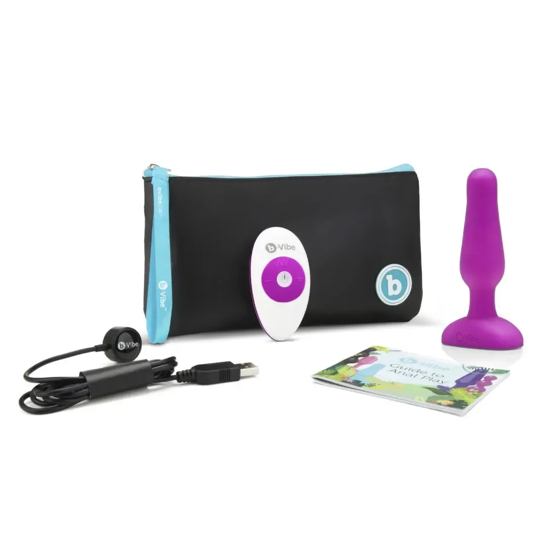 b-Vibe Novice Plug Fuchsia - Kompaktiškas silikoninis vibruojantis analinis kaištis 10,2 cm