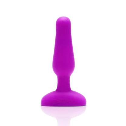 b-Vibe Novice Plug Fuchsia - Kompaktiškas silikoninis vibruojantis analinis kaištis 10,2 cm