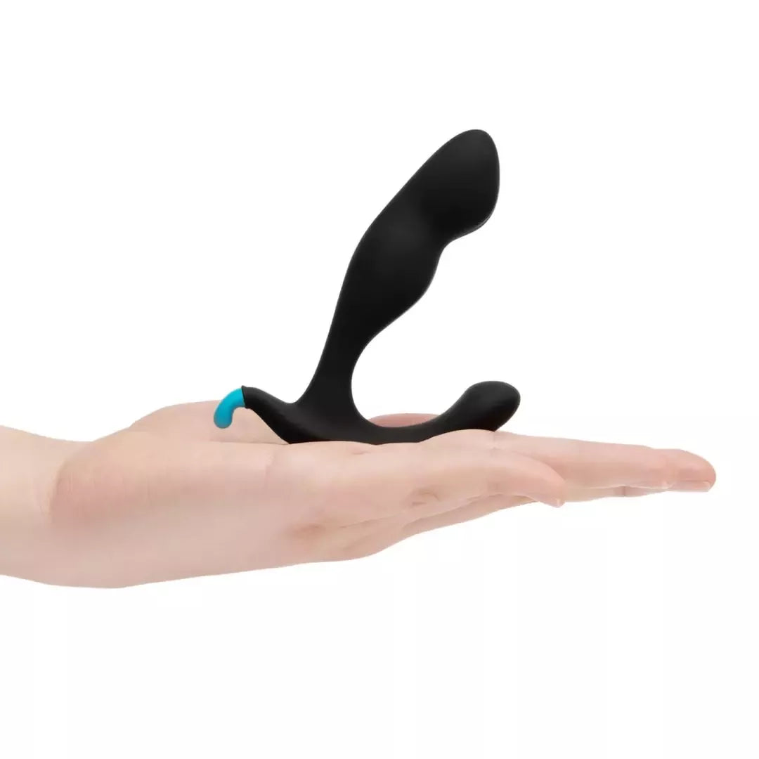 B-Vibe Rocker Plug – sveriantis lankstus silikoninis analinis kaištis, juodas, 90 g