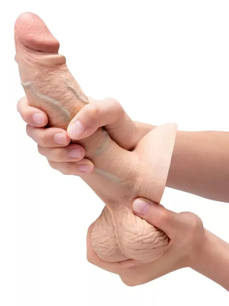 „b-Vibe Slipskin“ 17,8 cm silikoninis modelis su siurbtuku, „Cream“