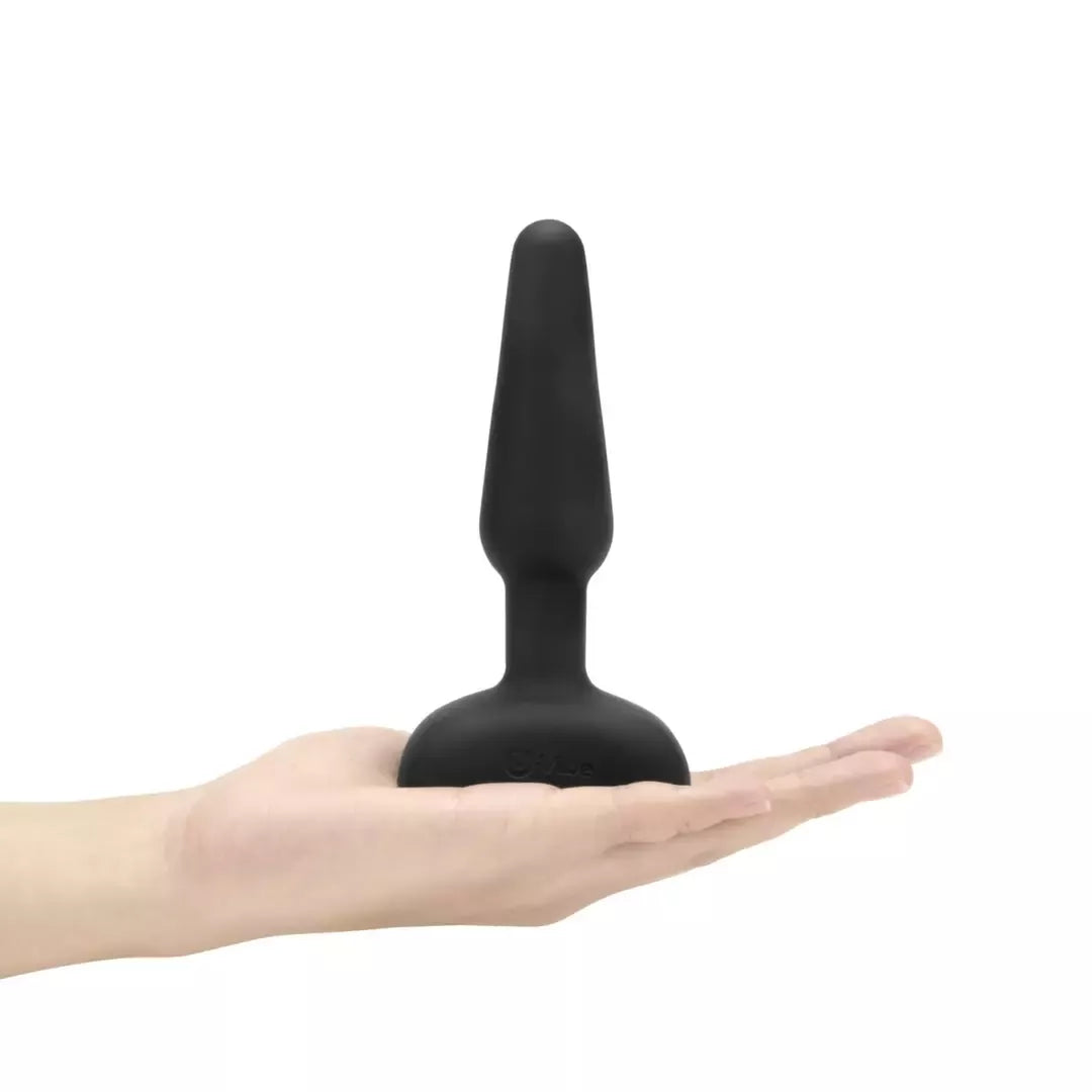 b-Vibe Trio Plug Black – vidutinio dydžio intymi sistema, 3 varikliukai, nuotolinio valdymo pultas