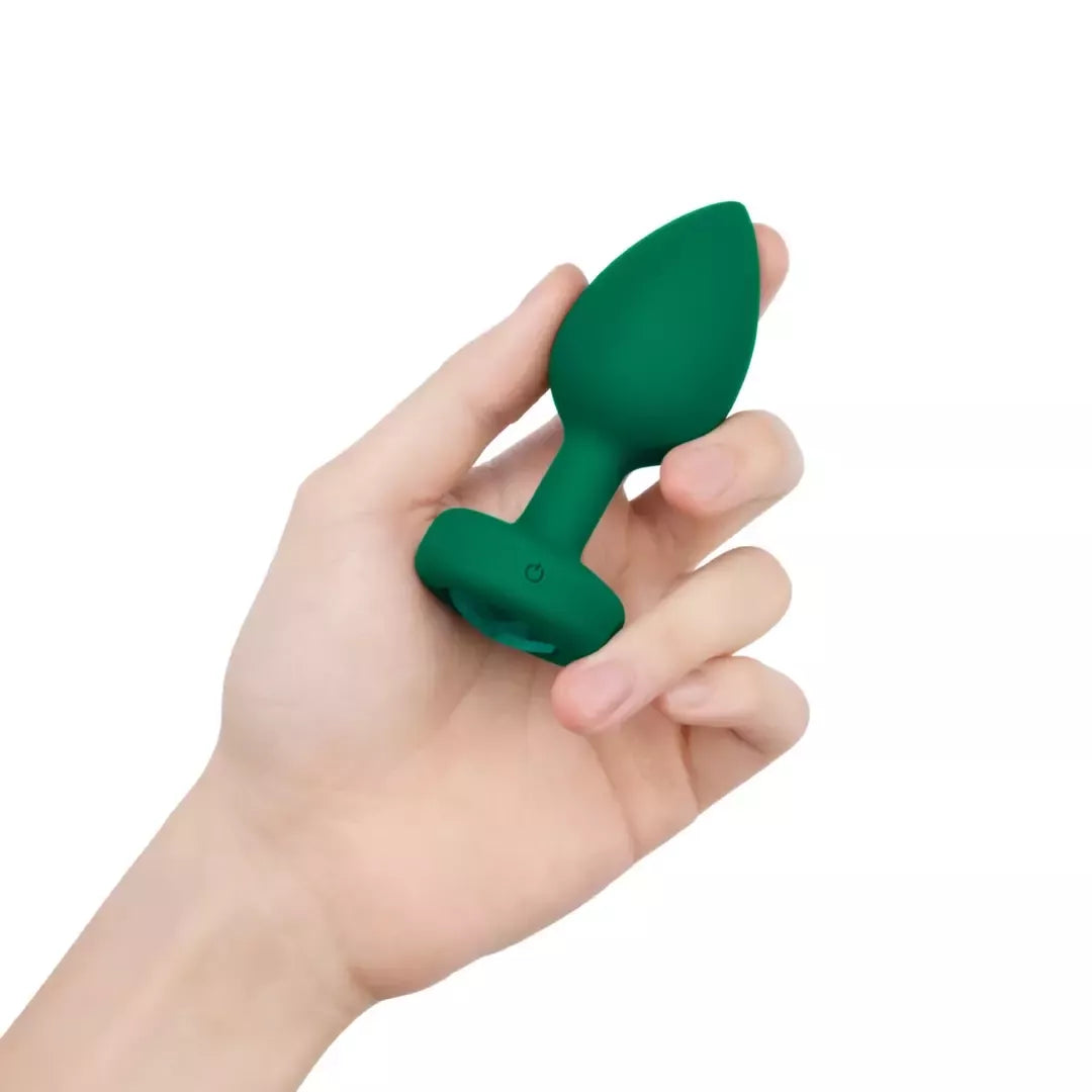 b-Vibe Vibrating Jewel Plug M/L Emerald – silikoninis, 15 režimų, įkraunamas USB