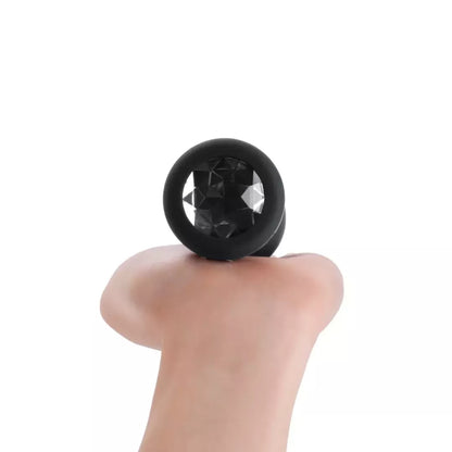 „b-Vibe“ vibruojantis brangakmeniu puoštas XXL dydžio kamštis, juodas – 15 režimų, kraunamas per USB, 12,2 cm