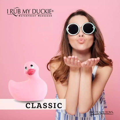 Big Teaze Toys I Rub My Duckie 2.0 Classic Pink vandeniui atsparus masažuoklis