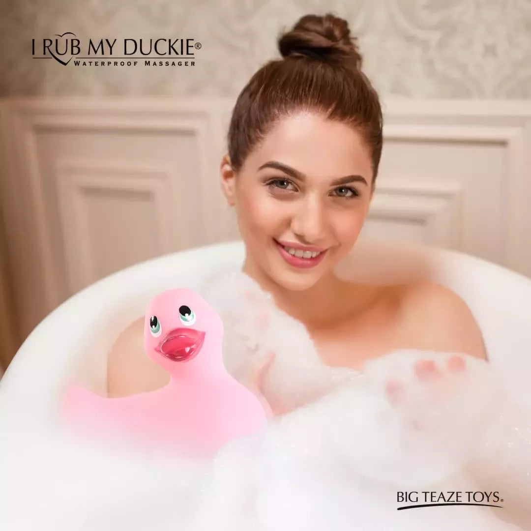 Big Teaze Toys I Rub My Duckie 2.0 Classic Pink vandeniui atsparus masažuoklis