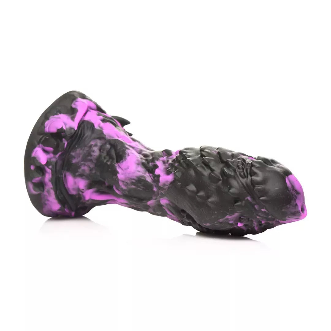Blush Novelties Grim silikoninis modelis – didelis, tekstūruotas, violetinės ir juodos spalvų