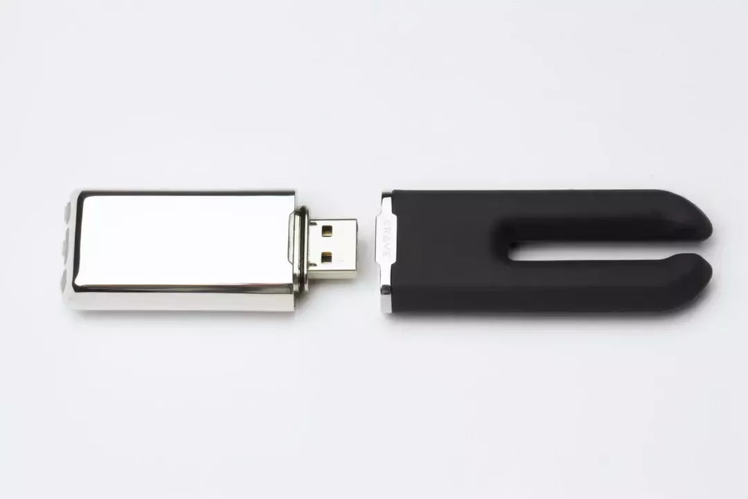 „Crave Duet Black“ – dviejų variklių įkraunamas intymus prietaisas, atsparus vandeniui