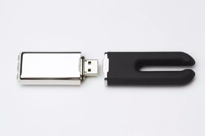 „Crave Duet Black“ – dviejų variklių įkraunamas intymus prietaisas, atsparus vandeniui