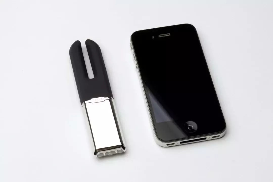 „Crave Duet Black“ – dviejų variklių įkraunamas intymus prietaisas, atsparus vandeniui