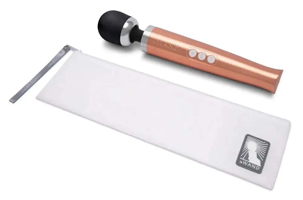 Le Wand Die Cast įkraunamas masažo vibrohromas, rožinio aukso spalvos, kompaktiškas, 29 cm