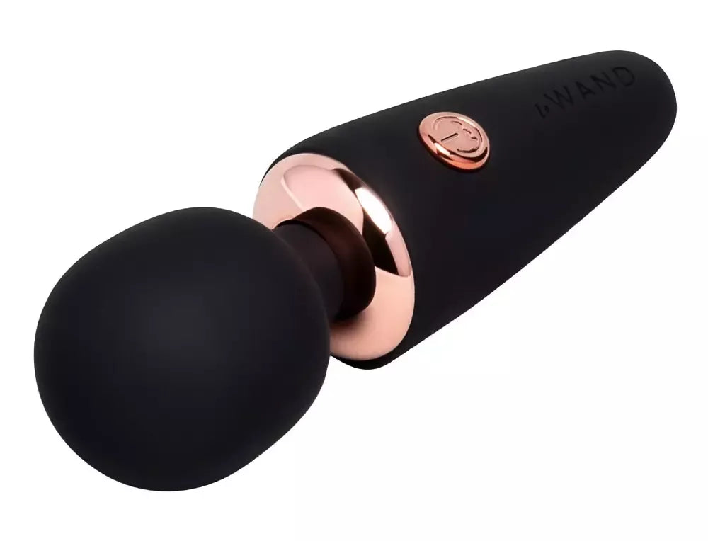 Le Wand Mini Microwand Black – kompaktiškas įkraunamas masažuoklis, 10 cm
