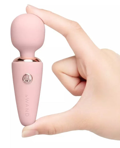 Le Wand Mini Microwand Rose Go – kompaktiškas įkraunamas masažuoklis