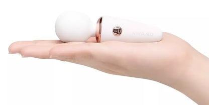 Le Wand Mini Microwand White – kompaktiškas, įkraunamas 10 cm masažuoklis