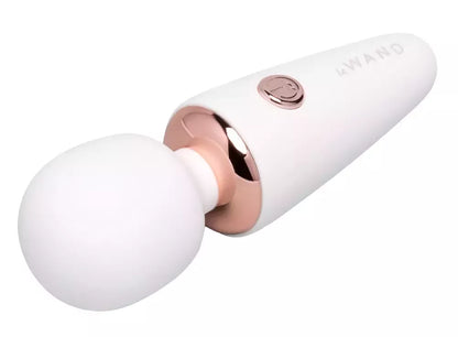 Le Wand Mini Microwand White – kompaktiškas, įkraunamas 10 cm masažuoklis