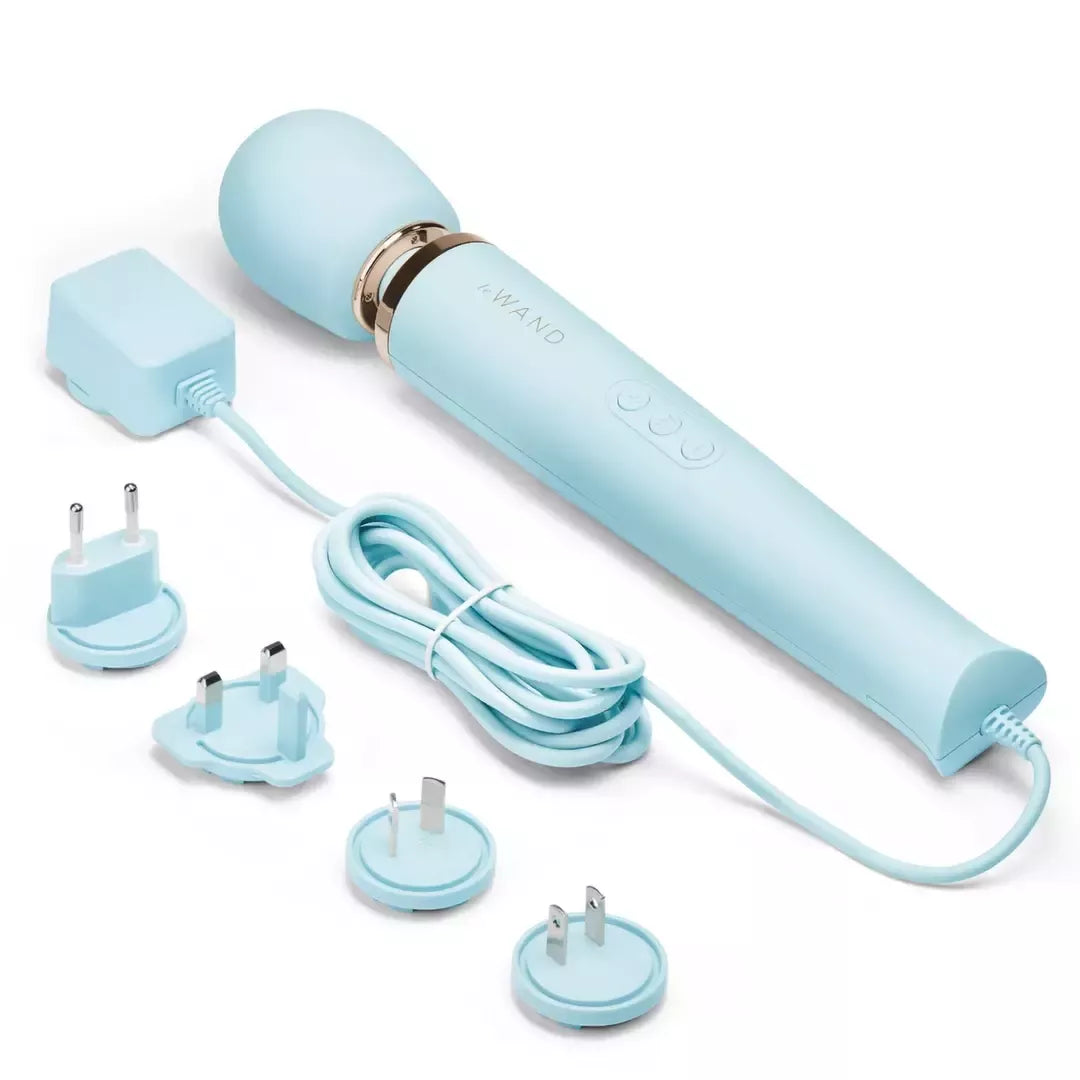 Le Wand Plug-In Massager Sky Blue – galingas klasikinis vibruojantis prietaisas