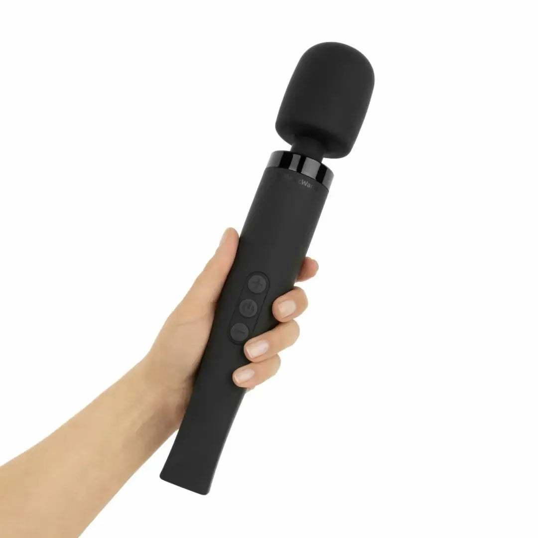 MyMagicWand didelis vibromasažuoklis, juodas – 42 režimai, atsparus vandeniui, kelionių rinkinys