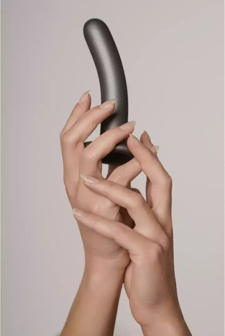 Ouch! Smooth Silicone Intimate Model 12 cm metalinis su siurbtuku