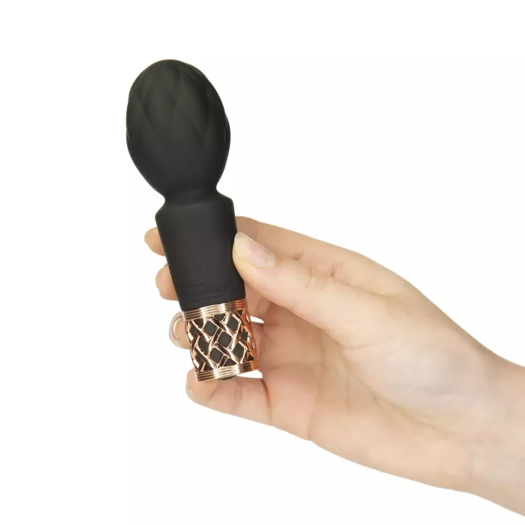 Pillow Talk Secrets Pleasure Wand Black – kompaktiškas lankstus masažuoklis