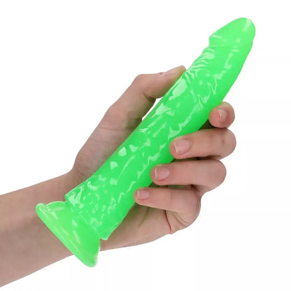 RealRock Slim tamsoje šviečiantis modelis su siurbtuku 18 cm