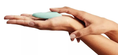 We-Vibe Moxie+ Aqua diskretiškas nešiojamas vibro-kiaušinis su nuotolinio valdymo pulteliu ir programėle