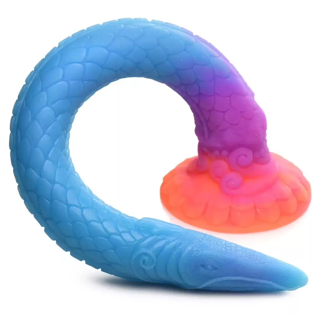 XR Brands Makara Silicone Snake tamsoje švytintis modelis 40 cm, daugiaspalvis