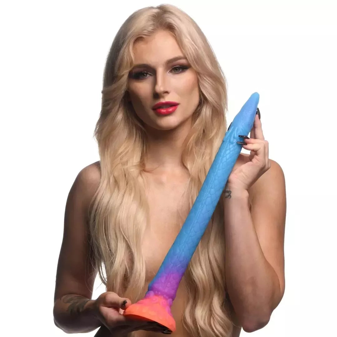 XR Brands Makara Silicone Snake tamsoje švytintis modelis 40 cm, daugiaspalvis