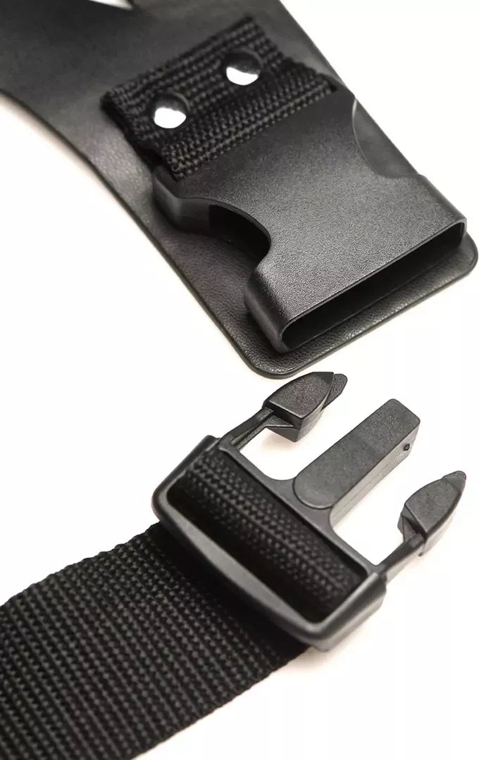 XR Brands Thunder Strap šlaunies diržas vibratoriui, juodas, reguliuojamas, veganiškas
